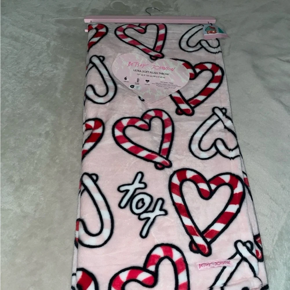 ❄️ Betsy Johnson candy cane heart throw blanket ❄️